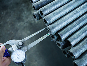 "Cold-Drawn" vs. "Hot-Rolled" Seamless Steel Pipes: Intuitive Differences in Performance and Appearance