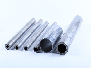 Stainless Steel vs Carbon Steel Pipe: Industrial Performance Comparison